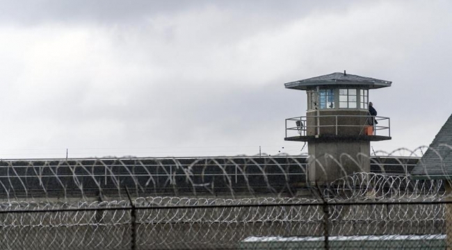 ABD'de mahkumlar koronadan ölenlerin cesetlerini taşıyor