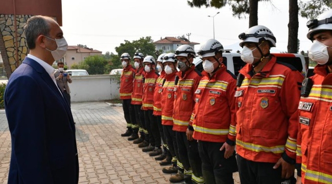 Abdulhamit Gül, yangın bölgesinde incelemelerde bulundu