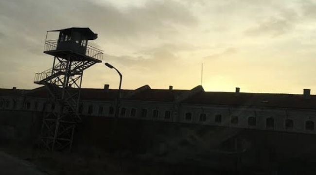 Urfa'da cezaevi çevresinde toplanmak yasaklandı