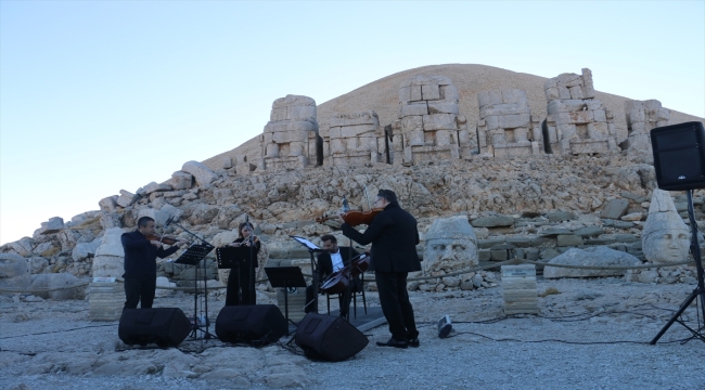 Kommagene Bienali Nemrut Dağı'ndaki konserle son buldu