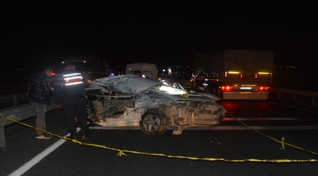 Manisa'da bariyer ve iki araca çarpan otomobildeki 2 kişi öldü, 2 kişi yaralandı