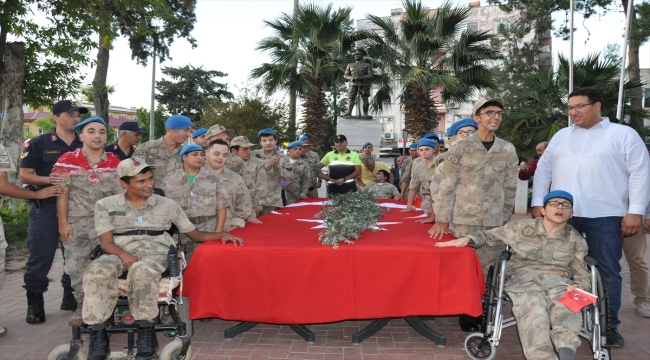 Mersin'de engelliler bir günlük temsili askerlik yaptı 