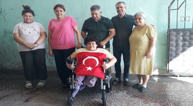 Mersin'de tekerlekli sandalyesi bozulan engelli öğrenciye hayırseverlerden destek