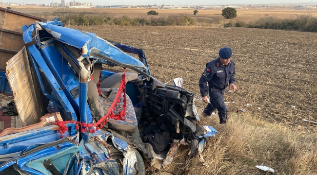 Tekirdağ'da kaza yapan kamyonetteki 2 kişi öldü, 6 kişi yaralandı