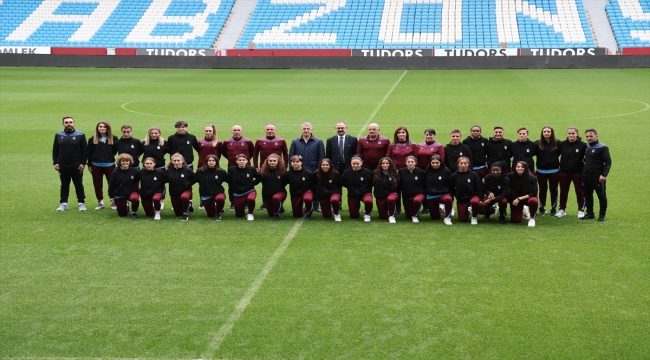 Trabzonspor Kadın Futbol Takımı'nda imza şöleni