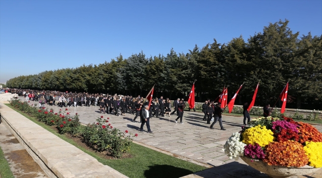 3 bin Uğurlu öğrenciden Ata'ya ziyaret