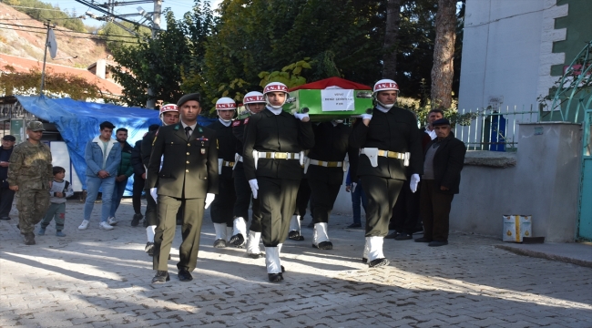 Afyonkarahisar'daki trafik kazasında hayatını kaybeden 4 kişinin cenazeleri defnedildi