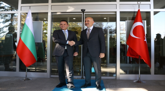 Bakan Karaismailoğlu uluslararası taşımacılığın hızlandırılması için Bulgar makamlarıyla görüştü