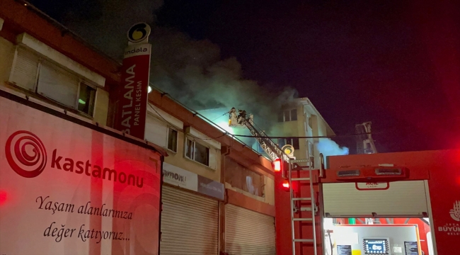 Başakşehir'de ayakkabı imalathanesinde yangın çıktı