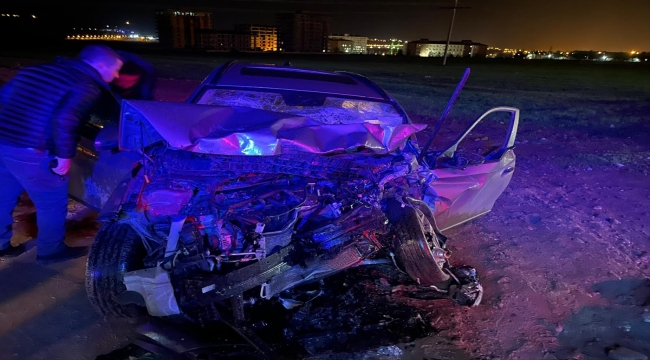 Batman'da yolcu minibüsü ile otomobilin çarpıştığı kazada 7 kişi yaralandı