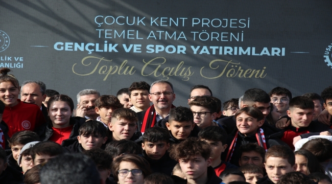Gençlik ve Spor Bakanı Kasapoğlu, Uşak'ta açılış ve temel atma törenlerine katıldı