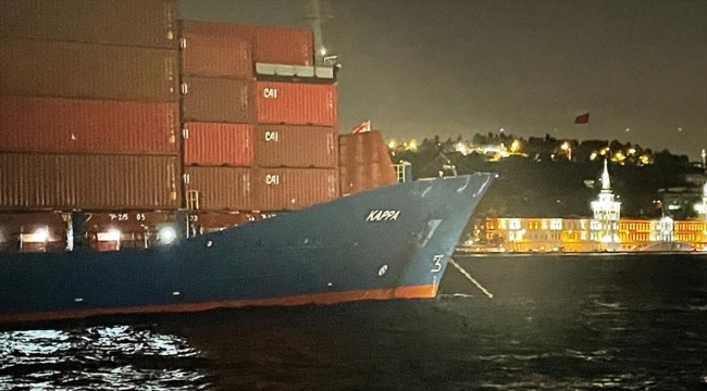 İstanbul Boğazı'ndaki gemi trafiği arızalanan konteyner gemisi dolayısıyla askıya alındı