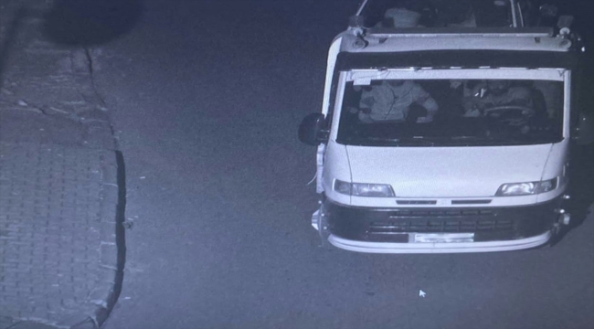İstanbul'da onarım için tamirciye bırakılan otomobili çaldığı öne sürülen kişi yakalandı