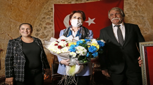 İYİ Parti Genel Başkanı Akşener, Adana'da esnaf ziyaretlerinde bulundu