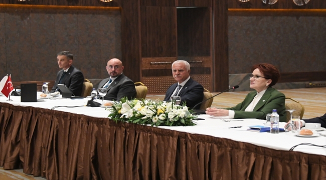 İYİ Parti Genel Başkanı Akşener, parti yöneticileri ve milletvekilleriyle bir araya geldi