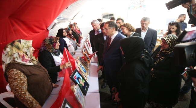 Kamu Başdenetçisi Şeref Malkoç, Diyarbakır annelerini ziyaret etti