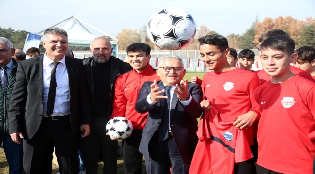 Kayseri'de amatör spor kulüplerine malzeme desteği