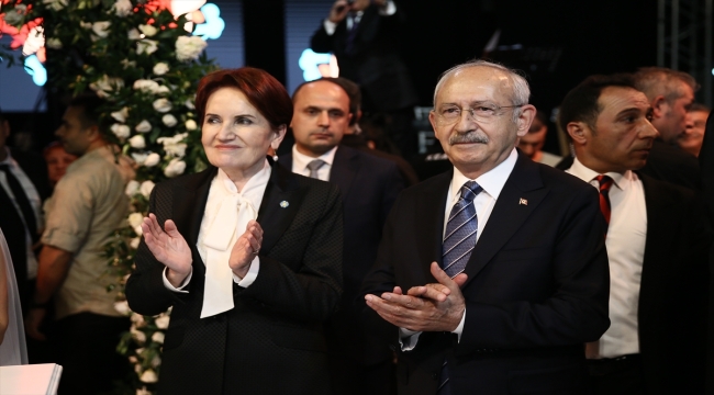 Kemal Kılıçdaroğlu ve Meral Akşener, Adana'da nikah şahitliği yaptı 