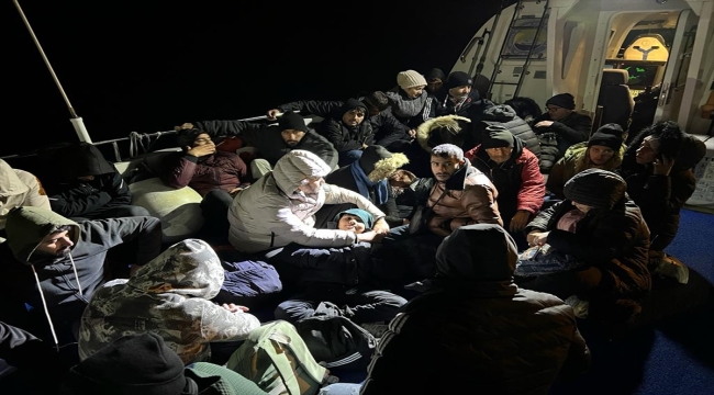 Muğla açıklarında 80 düzensiz göçmen kurtarıldı