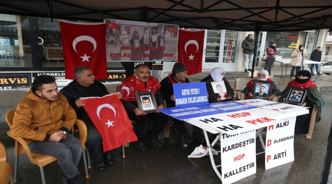 Muşlu aileler çocukları için HDP önündeki eylemlerini sürdürdü