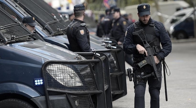 Polis memuru göçmenler hakkında yalan haber yaymaktan hapis cezası aldı