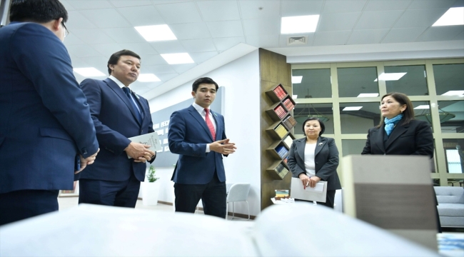 YEE'den Kazakistan Meclis Kütüphanesine kitap bağışı