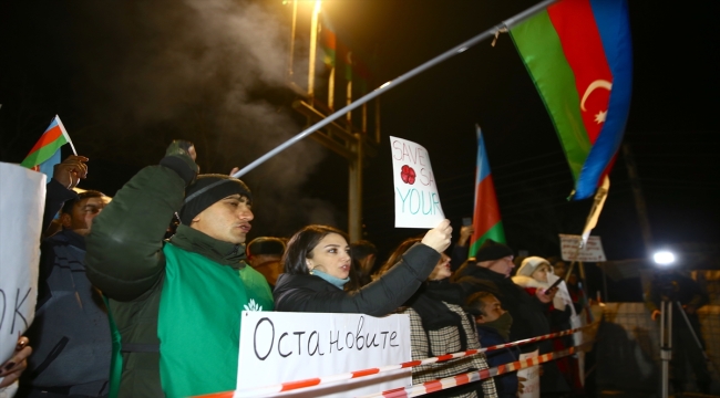 Azerbaycanlı STK'lerin Laçın koridorundaki "maden protestosu" iki gecedir sürüyor