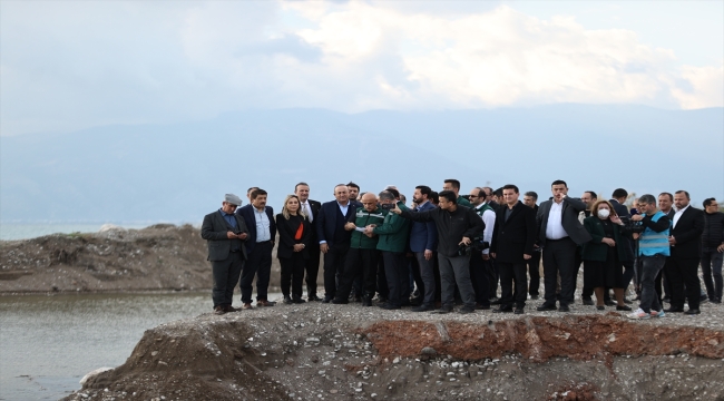 Bakanlar Çavuşoğlu ile Kirişci, Antalya'da sel bölgesindeki çalışmaları inceledi