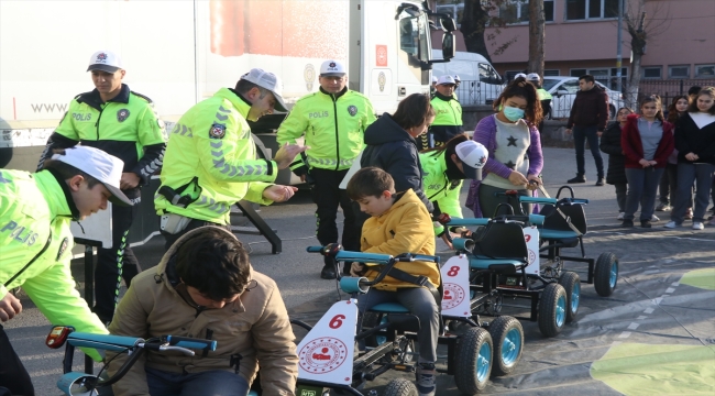 Çankırı'da öğrencilere "Mobil Trafik Eğitim Tırı"yla eğitim veriliyor