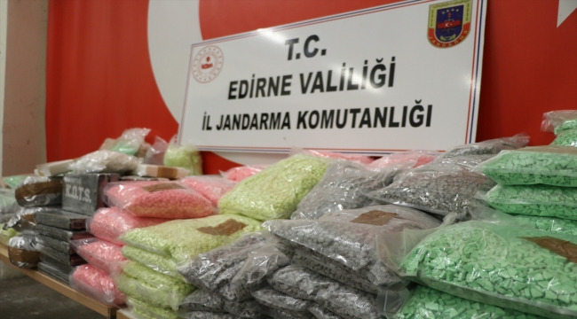 Edirne'de bir tırda 35 kilogram kokain ile 460 kilogram sentetik uyuşturucu ele geçirildi