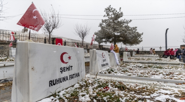 Erzurum'da 56 yıl önce yangında şehit olan askerler törenle anıldı