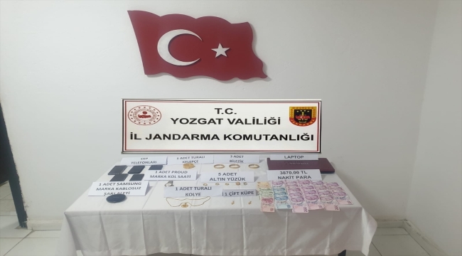 Evlilik vaadiyle dolandırıcılık yaptıkları iddia edilen 2 şüpheli yakalandı