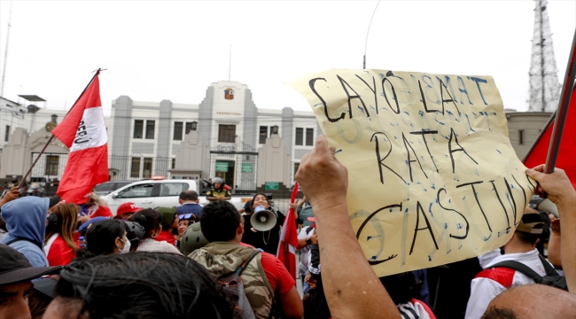 Peru'da Kongre'yi feshettiğini duyuran Cumhurbaşkanı Castillo gözaltına alındı