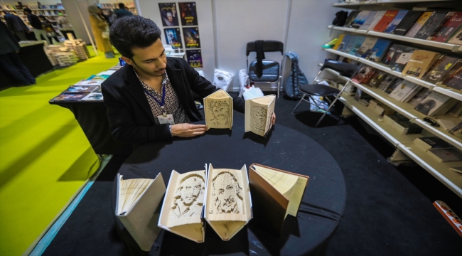 Iraklı sanatçı, "kitap oyma sanatı" ile yıpranmış kitaplara hayat veriyor