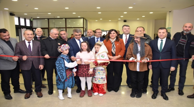 Karabük'te özel öğrenciler sahnede hünerlerini sergiledi