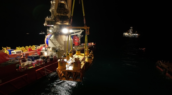 Karadeniz gazını ana boru hattına bağlayacak "Peçenek" deniz altına indirildi