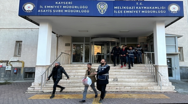 Kayseri'de aranan 11'i firari hükümlü 22 kişi yakalandı
