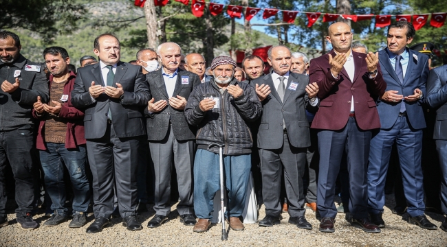 Malatya'da trafik kazasında şehit olan komiser yardımcısı memleketi Mersin'de toprağa verildi