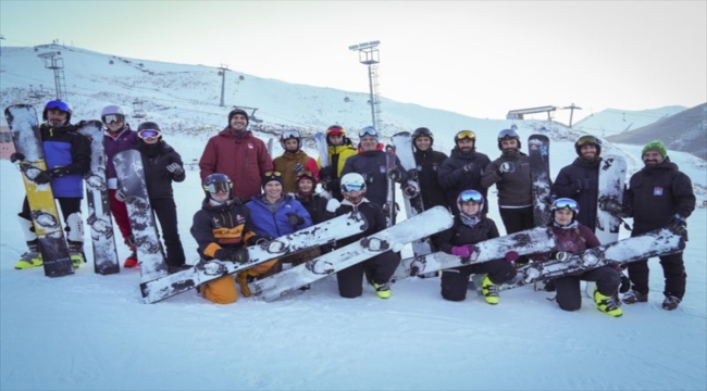 Olimpiyat şampiyonu Galmarini'den Erzurum'da teorik ve pratik snowboard eğitimi