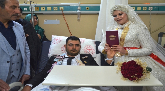Şanlıurfa'da kaza yapan damat hastanede evlendi