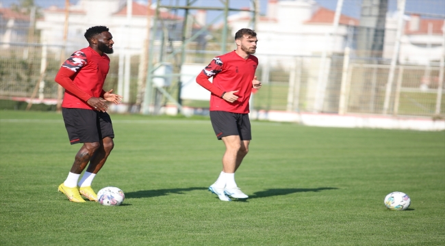 Sivasspor hazırlıklarını Antalya'da sürdürüyor
