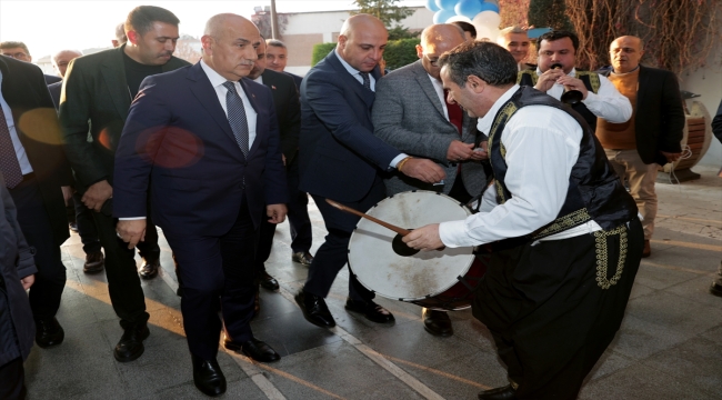 Tarım ve Orman Bakanı Vahit Kirişci, 1. Adana Tanıtım Günleri'ne katıldı