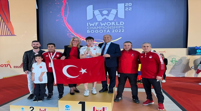 Yusuf Fehmi Genç halterde dünya şampiyonu oldu