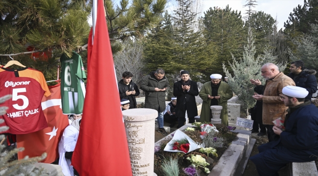 Ahmet Çalık, ölümünün birinci yıl dönümünde kabri başında anıldı