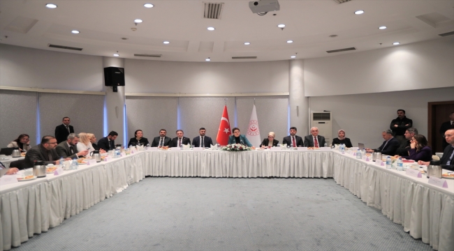 Aile ve Sosyal Hizmetler Bakanı Yanık, basın kuruluşlarının Ankara temsilcileriyle bir araya geldi