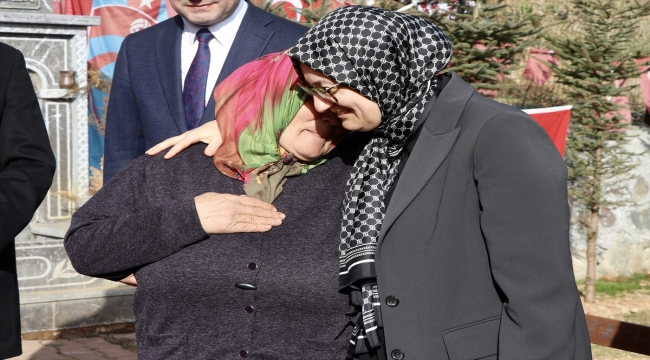 AK Parti'li Belgin Uygur, şehit Eren Bülbül'ün mezarını ziyaret etti