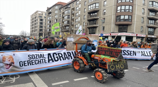 Almanya'da çiftçiler, tarım politikasının adil olması için gösteri yaptı