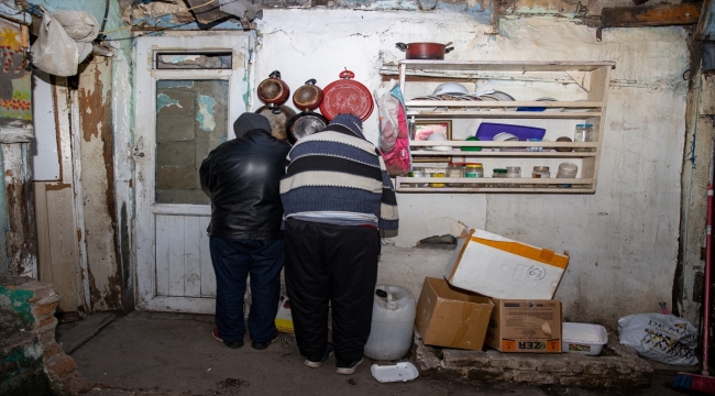 Ankara'da işlettikleri restoranda sahte içki üretip sattıkları iddiasıyla 2 kişi yakalandı