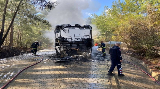 Antalya'da seyir halindeki tur otobüsünde yangın çıktı