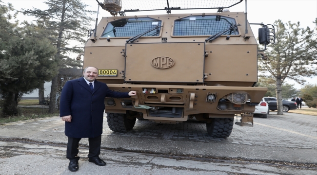 Bakanlar Varank ve Kurum, Konya'da zırhlı tank kurtarıcıyı kullandı